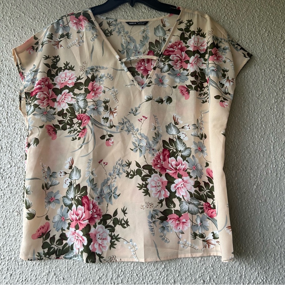 Shein Floral V-Neck Batwing Sleeve Blouse cream floral blouse large like new